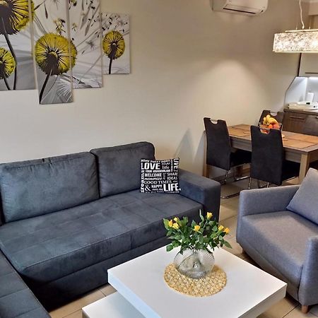 Holiday Apartman Sarvar Exterior foto