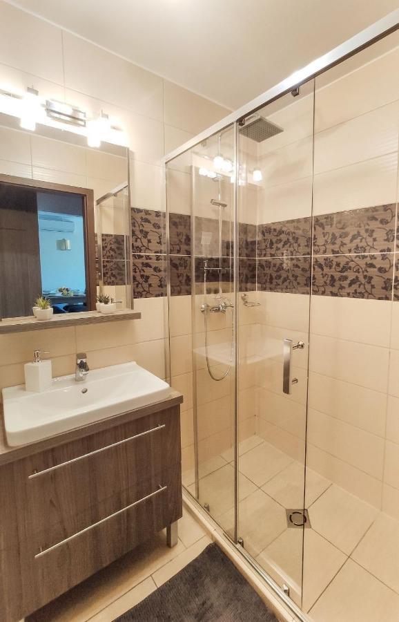 Holiday Apartman Sarvar Exterior foto