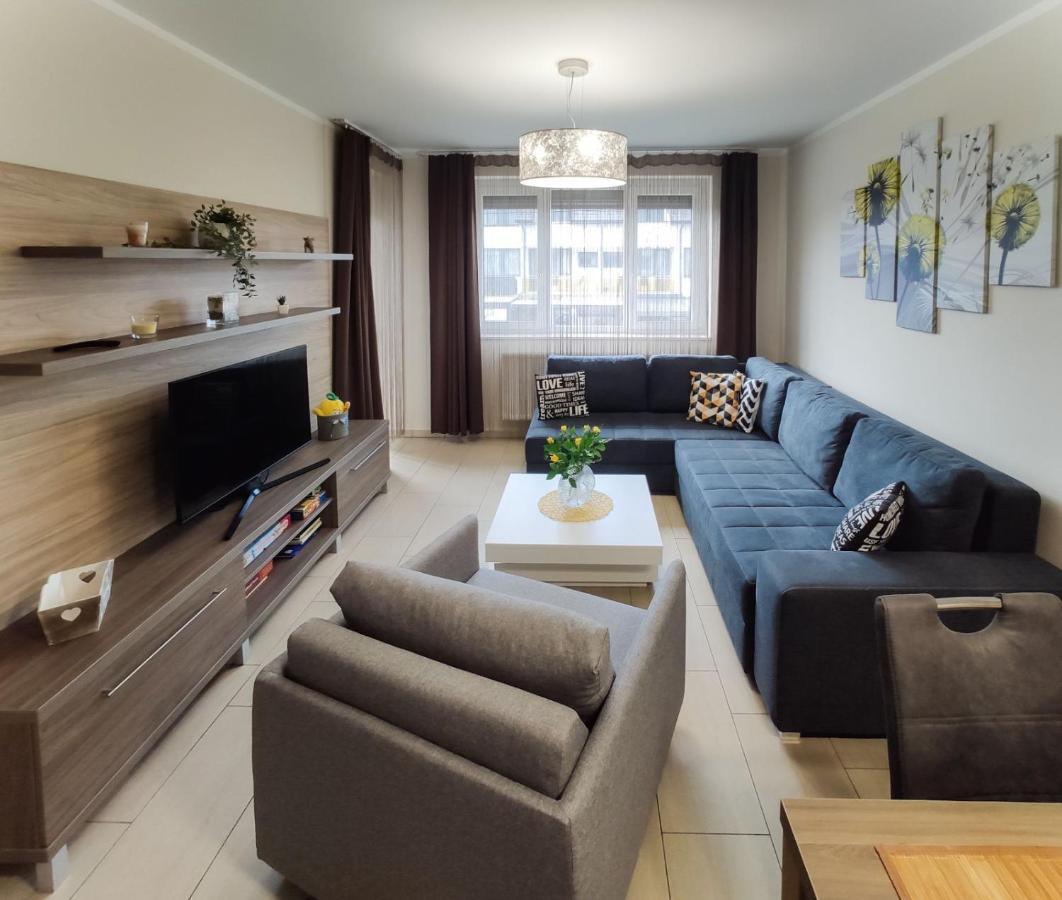Holiday Apartman Sarvar Exterior foto