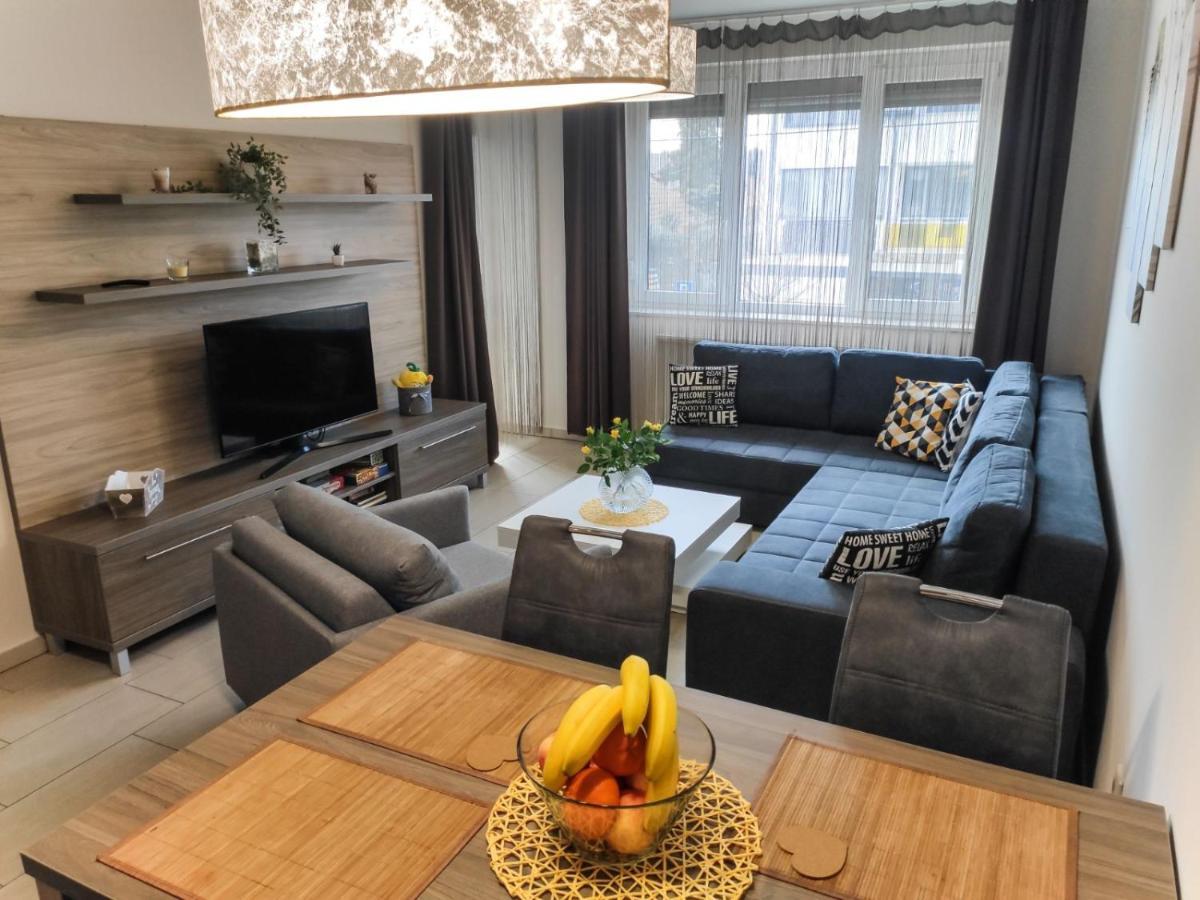 Holiday Apartman Sarvar Exterior foto