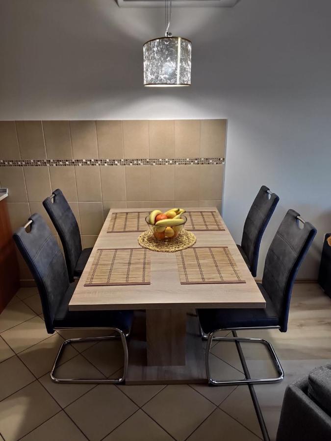 Holiday Apartman Sarvar Exterior foto