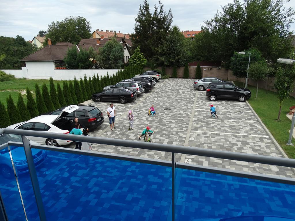 Holiday Apartman Sarvar Exterior foto